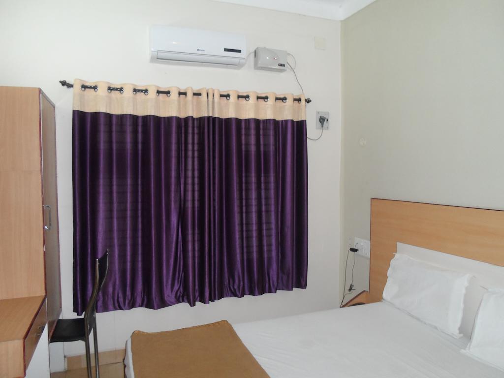 Hotel Pasuparthy Residency Tirupati Esterno foto