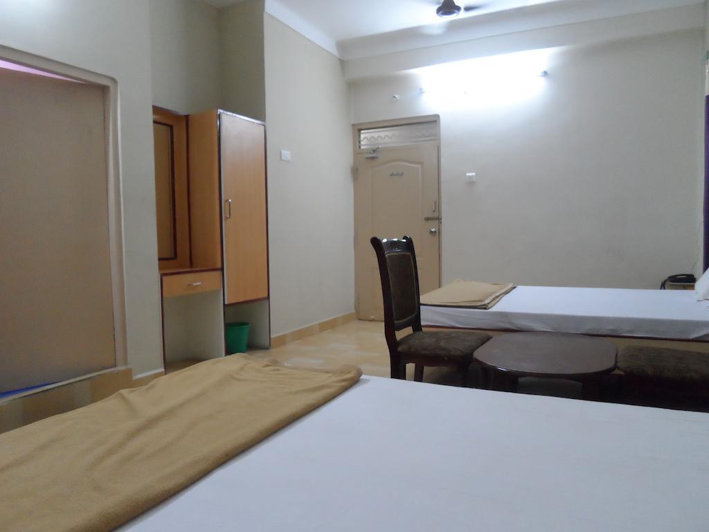 Hotel Pasuparthy Residency Tirupati Camera foto